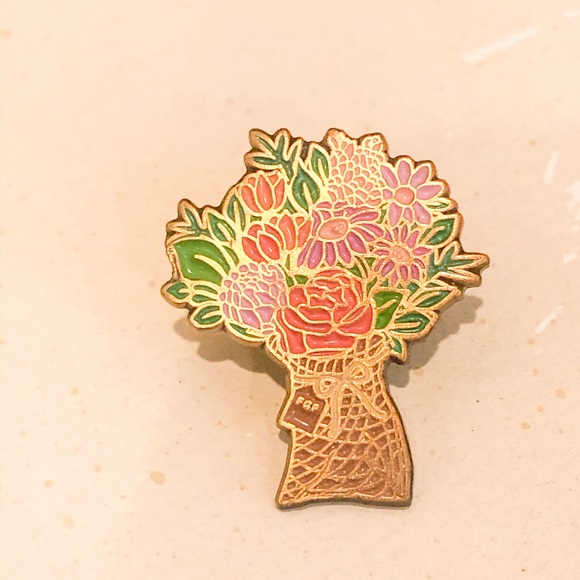 Set of two Enamel Pins - Picture 3 of 4